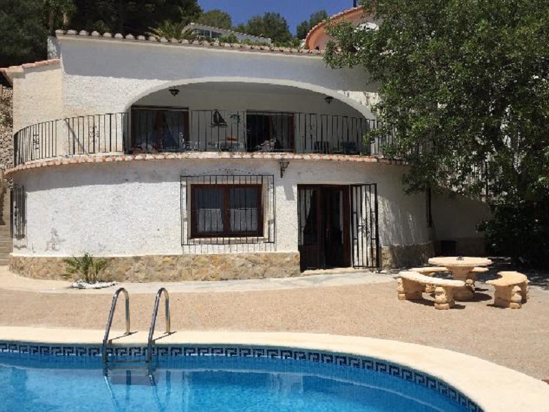 Holiday villa in Calpe to rent. Villa with pool and sea view from 78 € per night