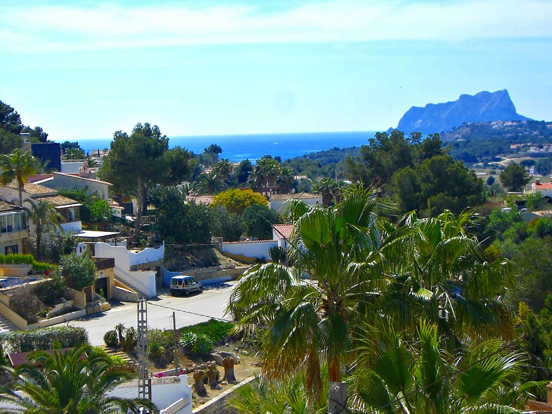 Holiday home to rent in Moraira with south faced sea view from 82 € per night