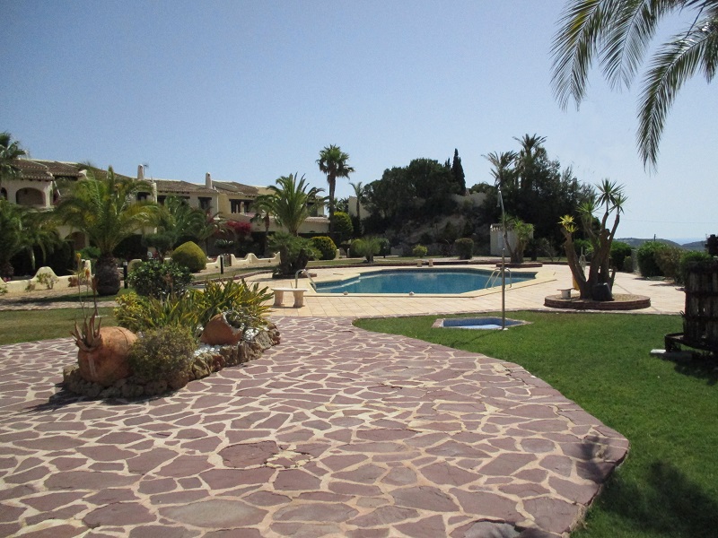 Holiday home to rent in quiet location in Moraira with community pool from 78 € per night