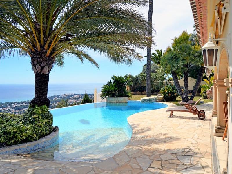 Luxury villa with panoramic sea view and pool in Moraira for sale 1.490.000 €