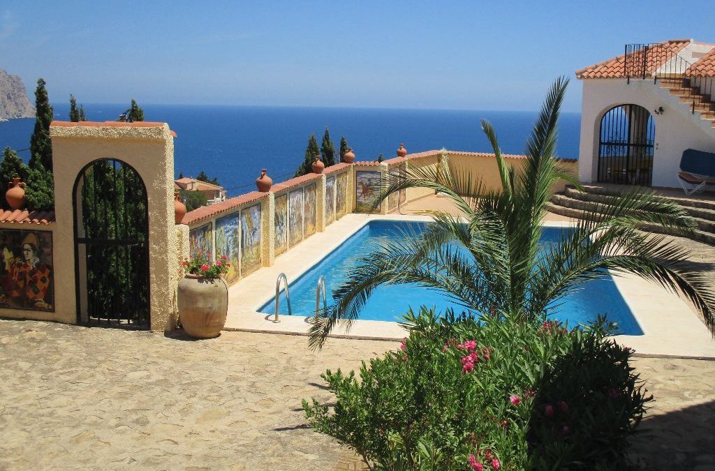 Apartment with top sea view and pool to rent in Calpe in quiet area from 57 € per night