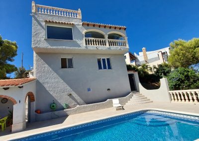 Modern renovated villa with superb sea views over Dénia 465.000 €