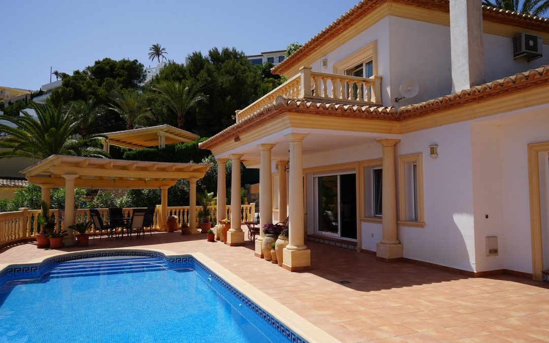 Classic orderly villa with panoramic sea view in Moraira for sale 995.000 €