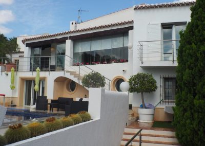 Elegant villa with separate apartment and sea view in Moraira for sale 1.250.000 €